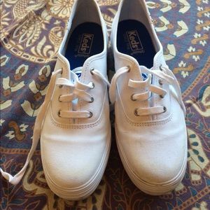 Platform white keds 8.5 fit like 9